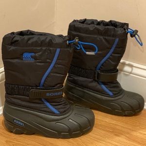 Sorel boys black/ blue waterproof snow boots sz3